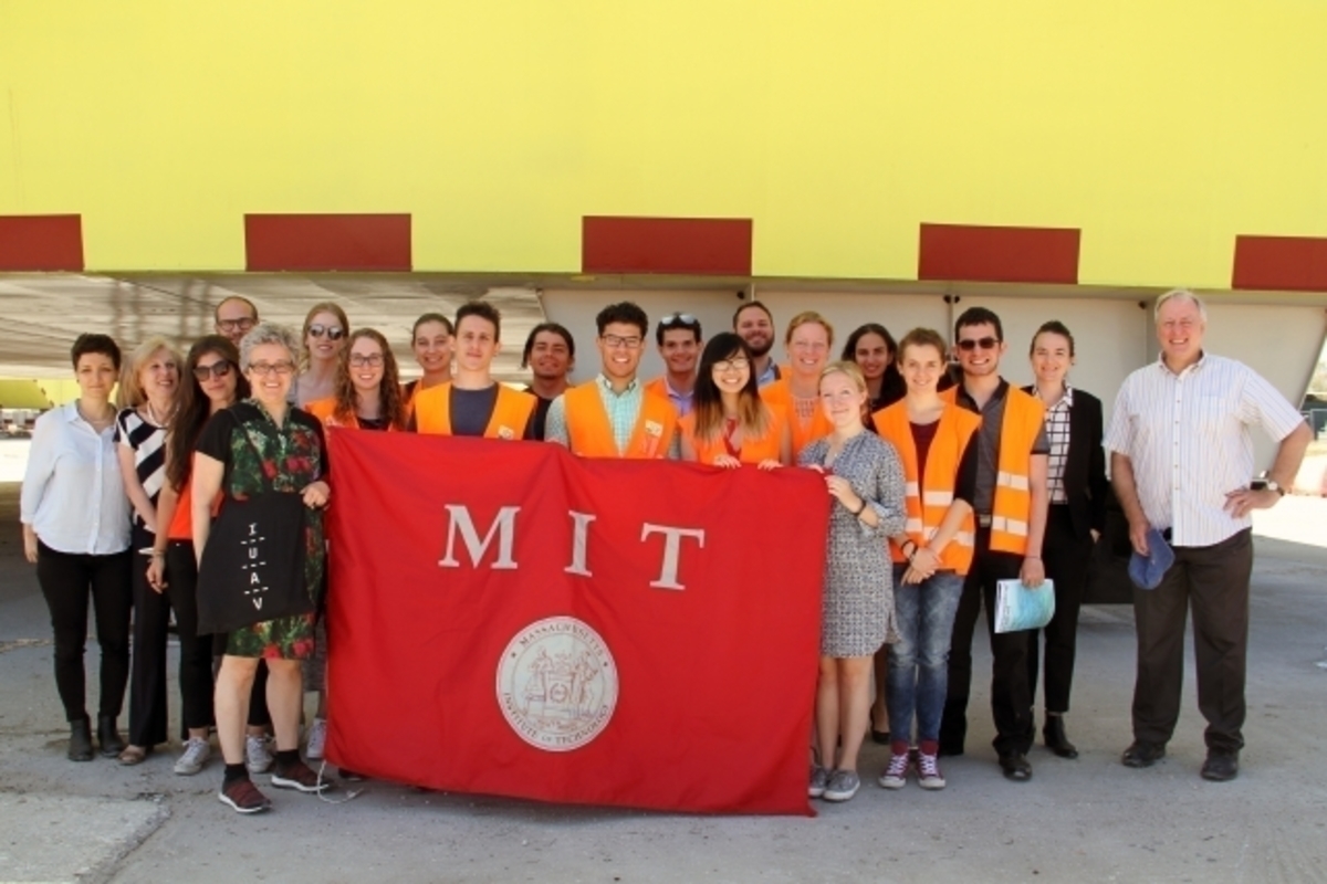 MIT-research-group-Italy-2017.jpg (Full)