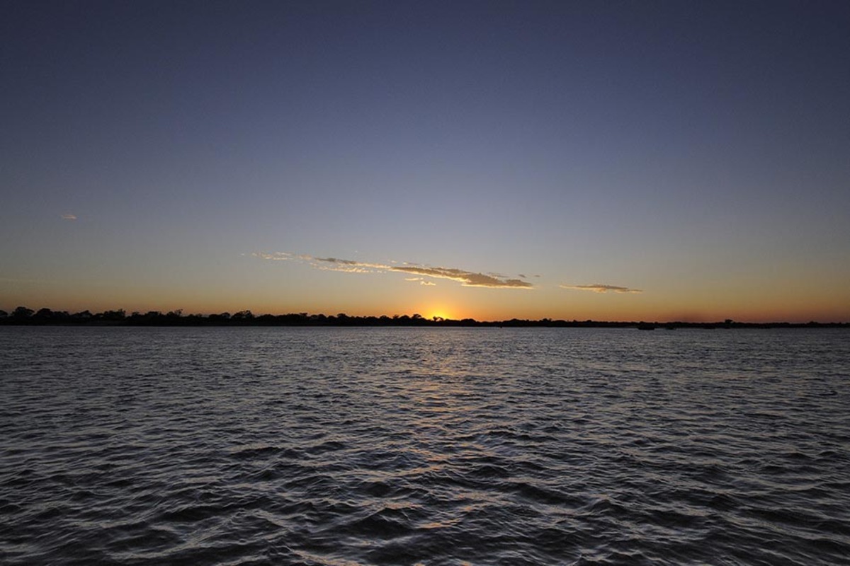 Zambezi_River_PHOTO.jpg (Full)